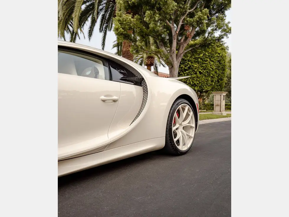 Manny Khoshbin's Bugatti Chiron habillé par Hermès