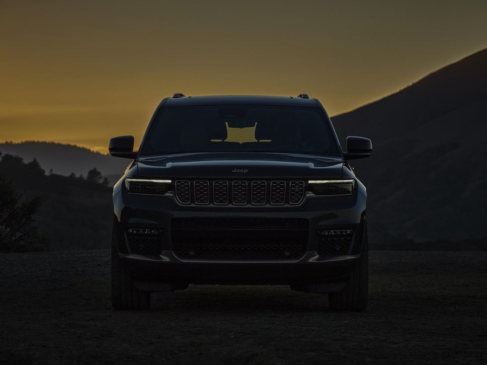 2021 Jeep Grand Cherokee L Summit Reserve: Exterior headlights silhouette