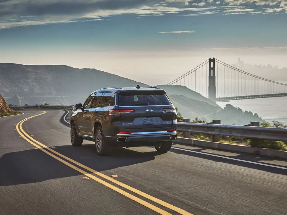 2021 Jeep Grand Cherokee L Summit Reserve: Exterior rear driving road San Francisco Golden Gate Bridge
