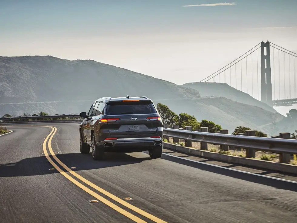 2021 Jeep Grand Cherokee L Summit Reserve: Exterior rear driving road San Francisco Golden Gate Bridge