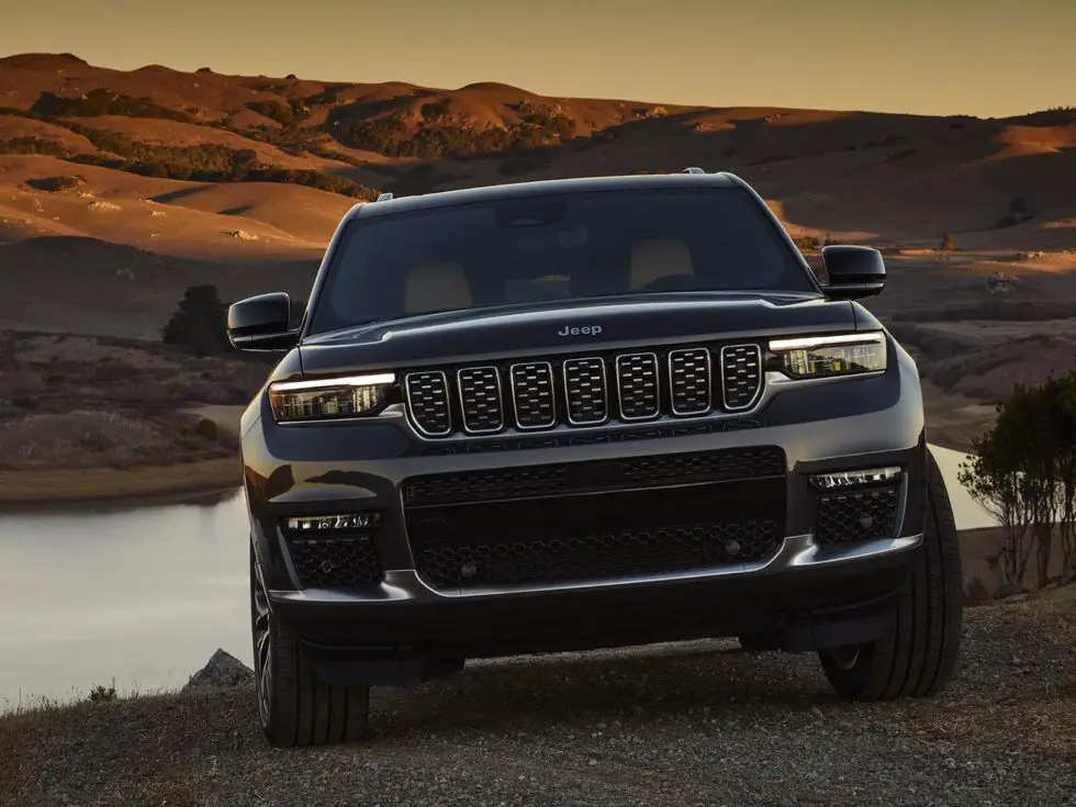 2021 Jeep Grand Cherokee L Summit Reserve: Exterior front face driving climbing mirrors