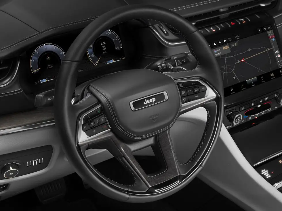 2021 Jeep Grand Cherokee L Overland: Interior Design steering wheel dashboard