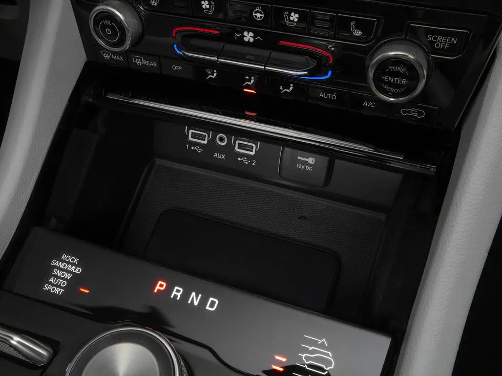2021 Jeep Grand Cherokee L Overland: Interior Design USB ports