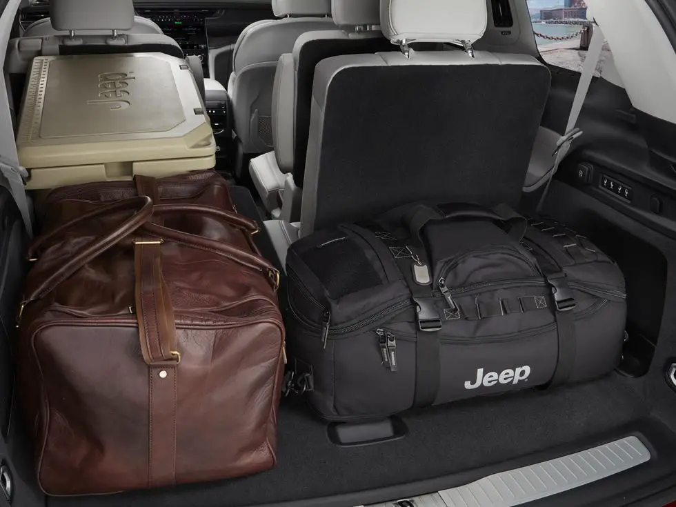 2021 Jeep Grand Cherokee L Overland: Seating & Cargo Areas