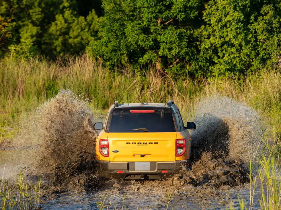 2021 Ford Bronco 2-Door Wading Fording Water