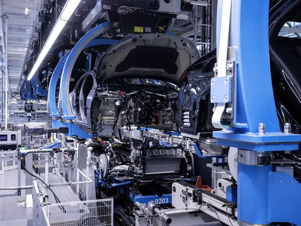 Mercedes EQS production at Factory 56