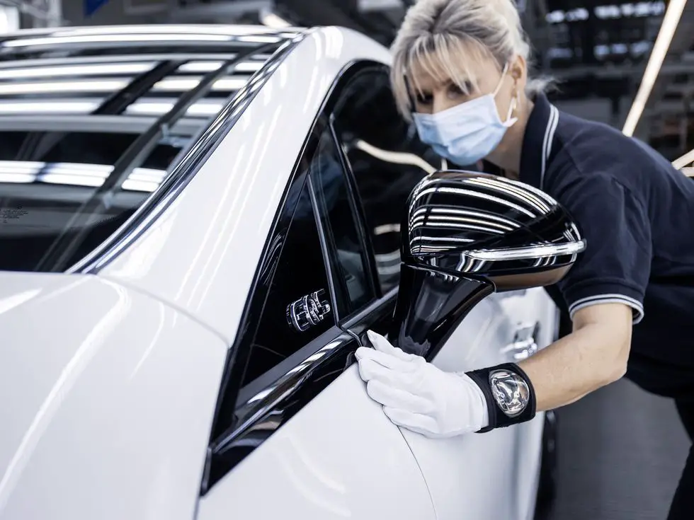 Mercedes EQS production at Factory 56