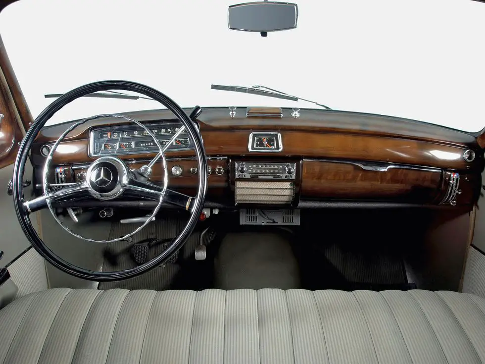Mercedes-Benz 220 S “Ponton” saloon of the model series W 180/W 128, 1954 to 1959), interior with dashboard