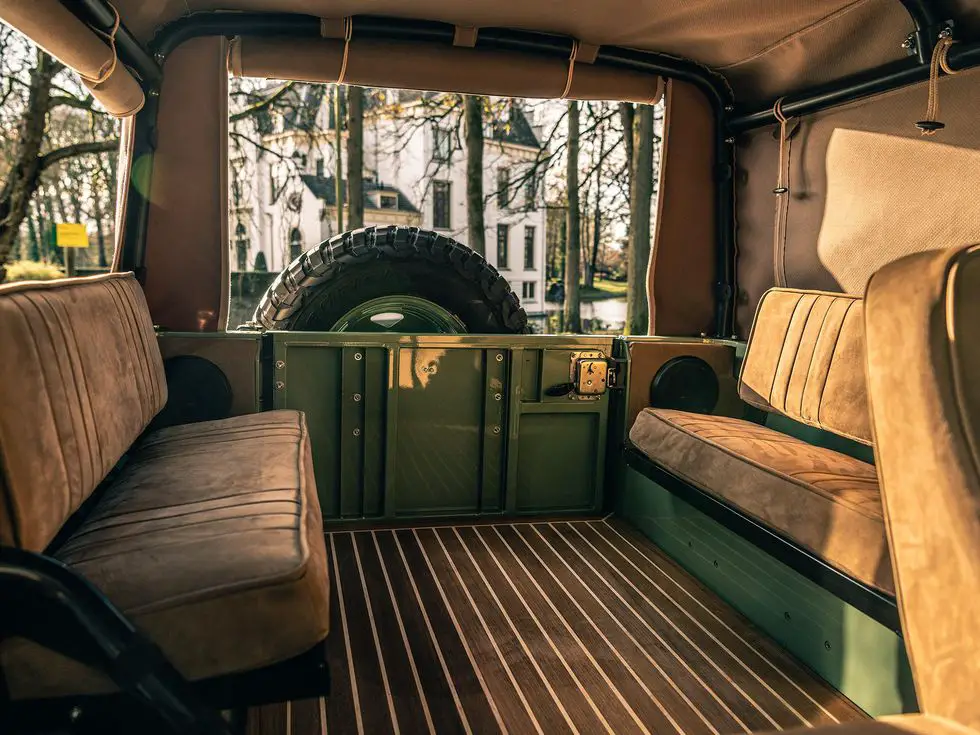 Heritage Customs Vintage: Interior rear seats