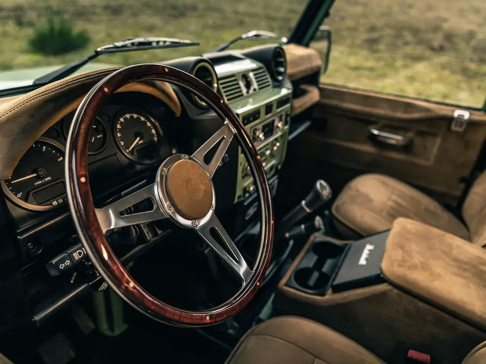 Heritage Customs Vintage: Interior wood steering wheel