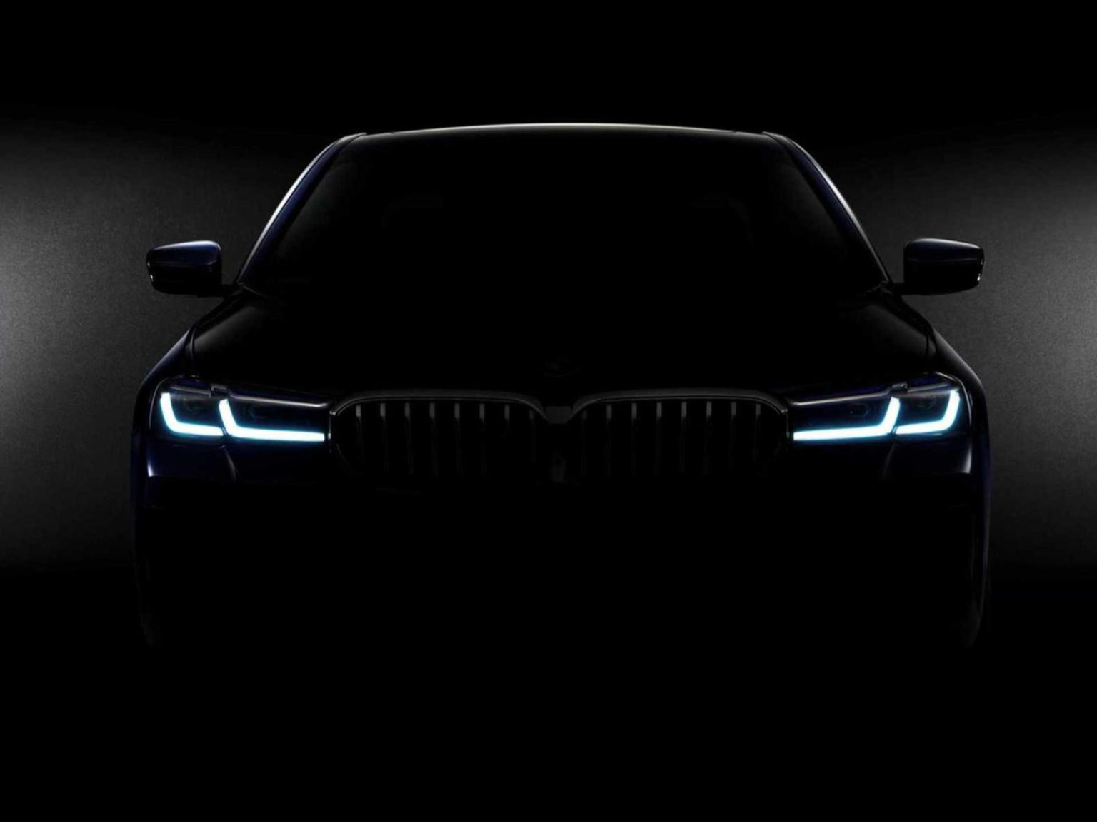 BMW is marching ahead with its plan to tease the forthcoming 5 Series facelift.