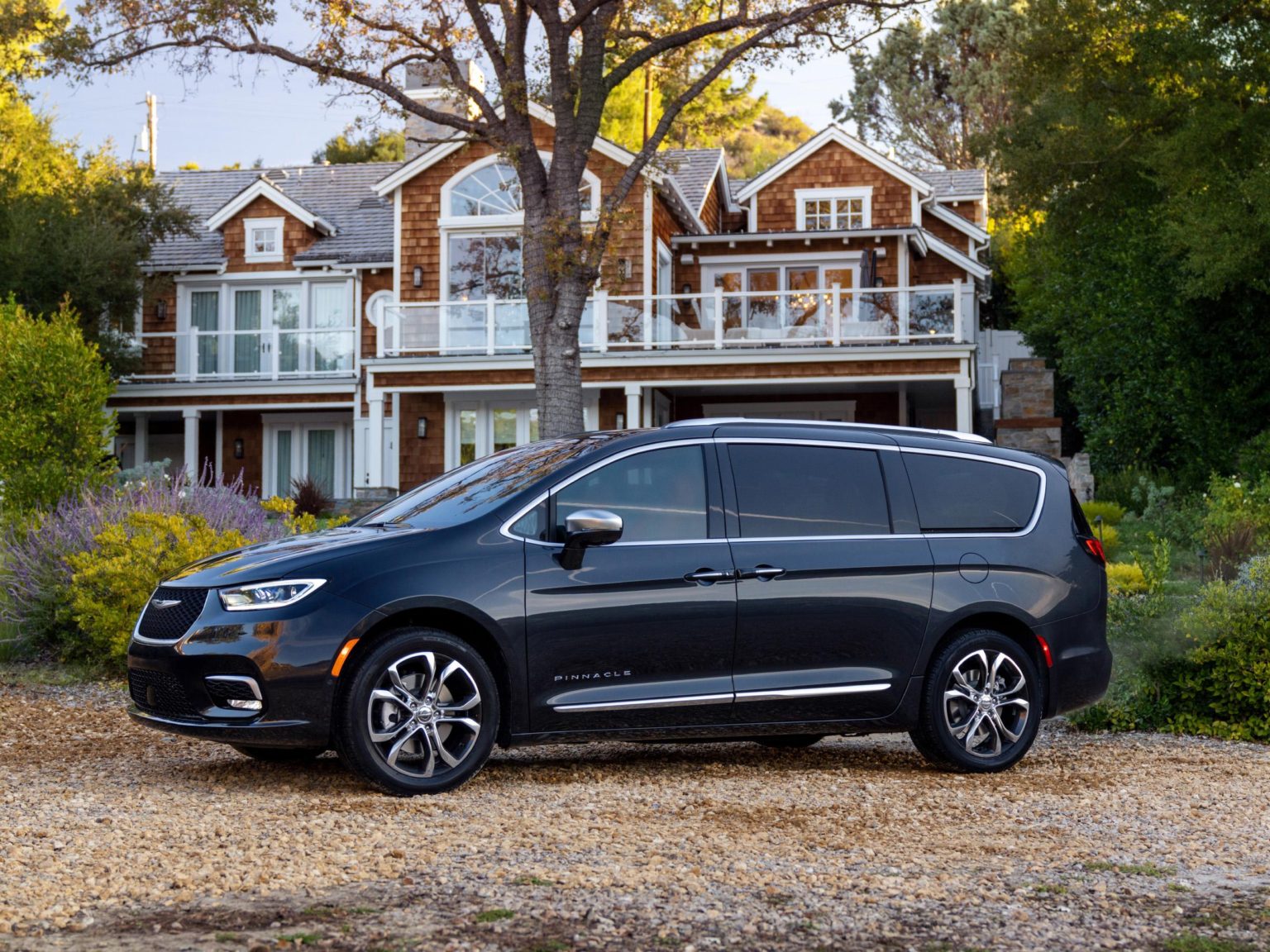Chrysler introduced the Pacifica Pinnacle to its lineup for the 2021 model year.