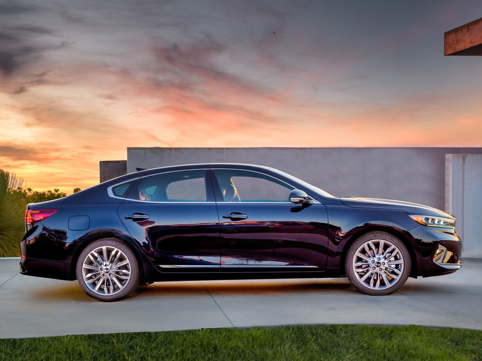 Kia has refreshed the Cadenza for the 2020 model year. It will arrive at dealerships soon.