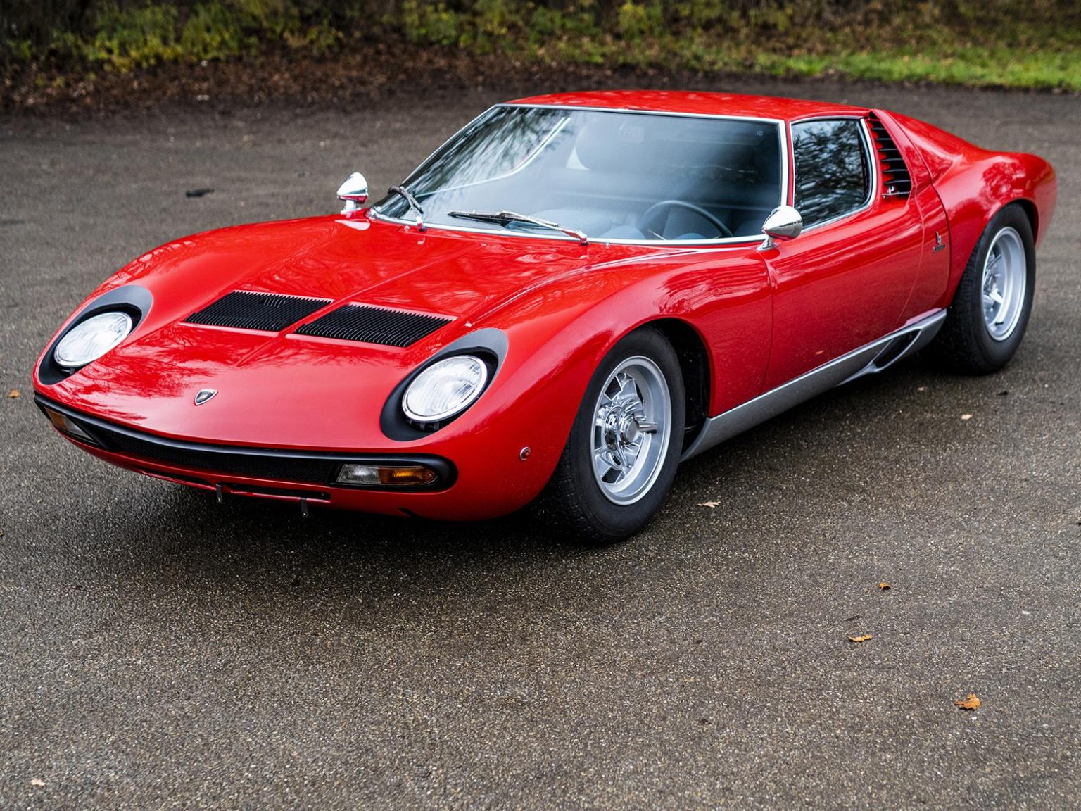 This 1971 Lamborghini Miura SV sold for a high sum.