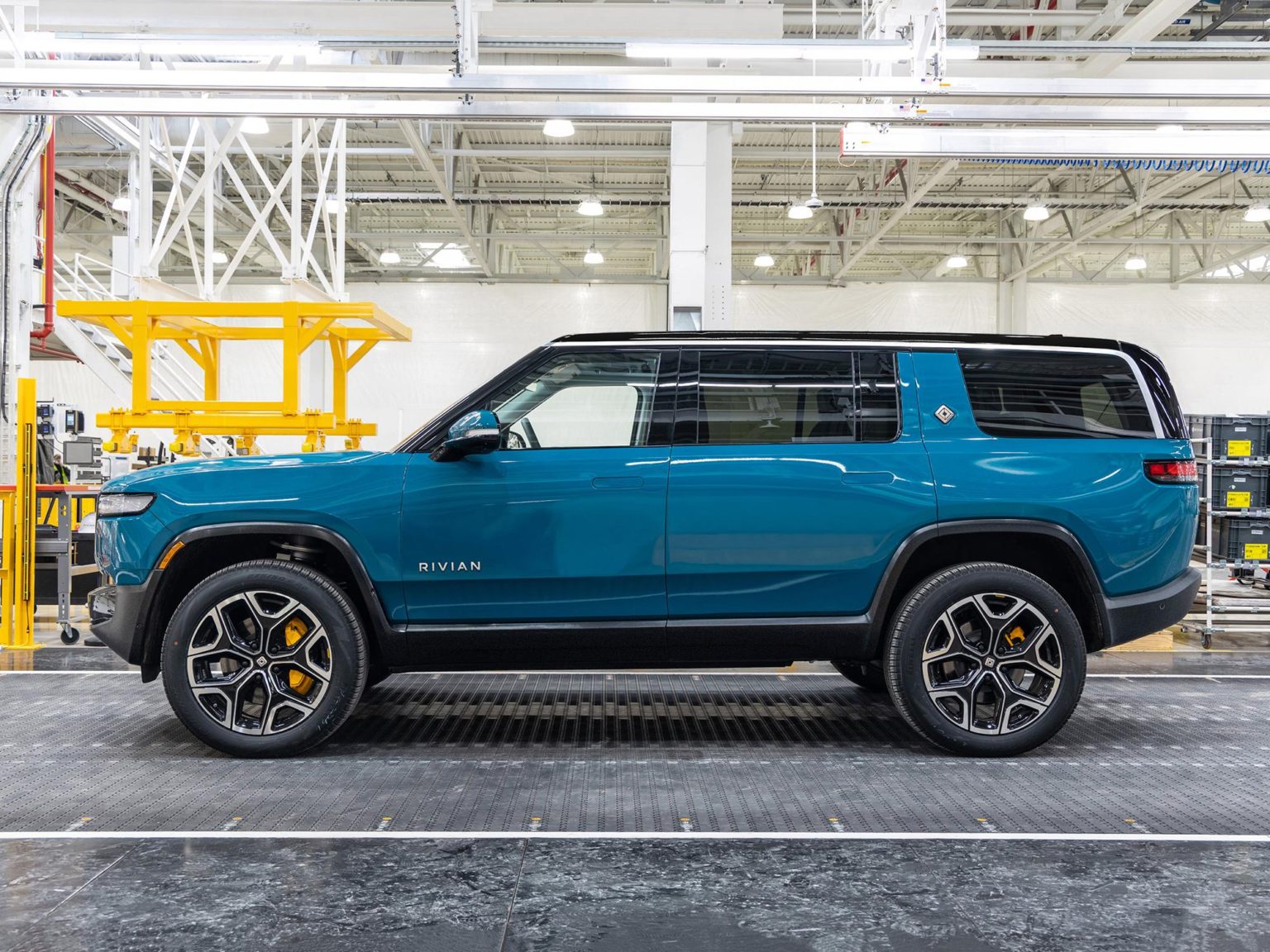 Rivian has shown new photos of the R1S on the production line.