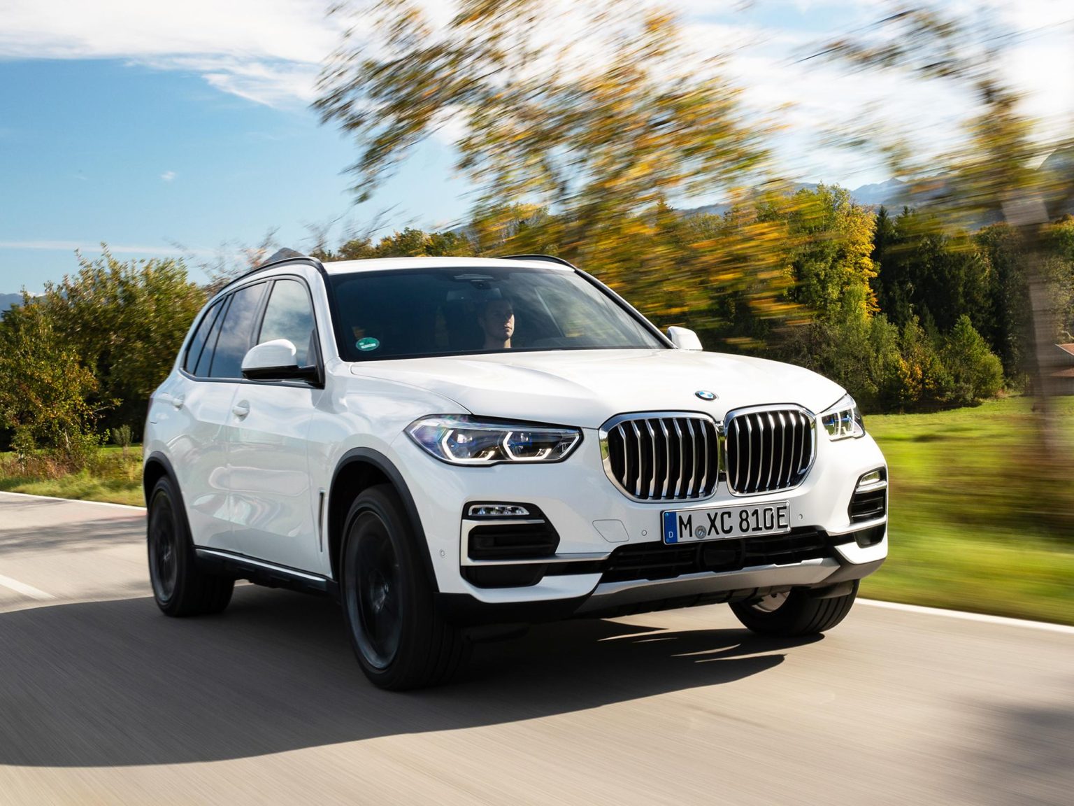The new plug-in hybrid variant of the BMW X5 gets its electrified components right, but other features wrong.