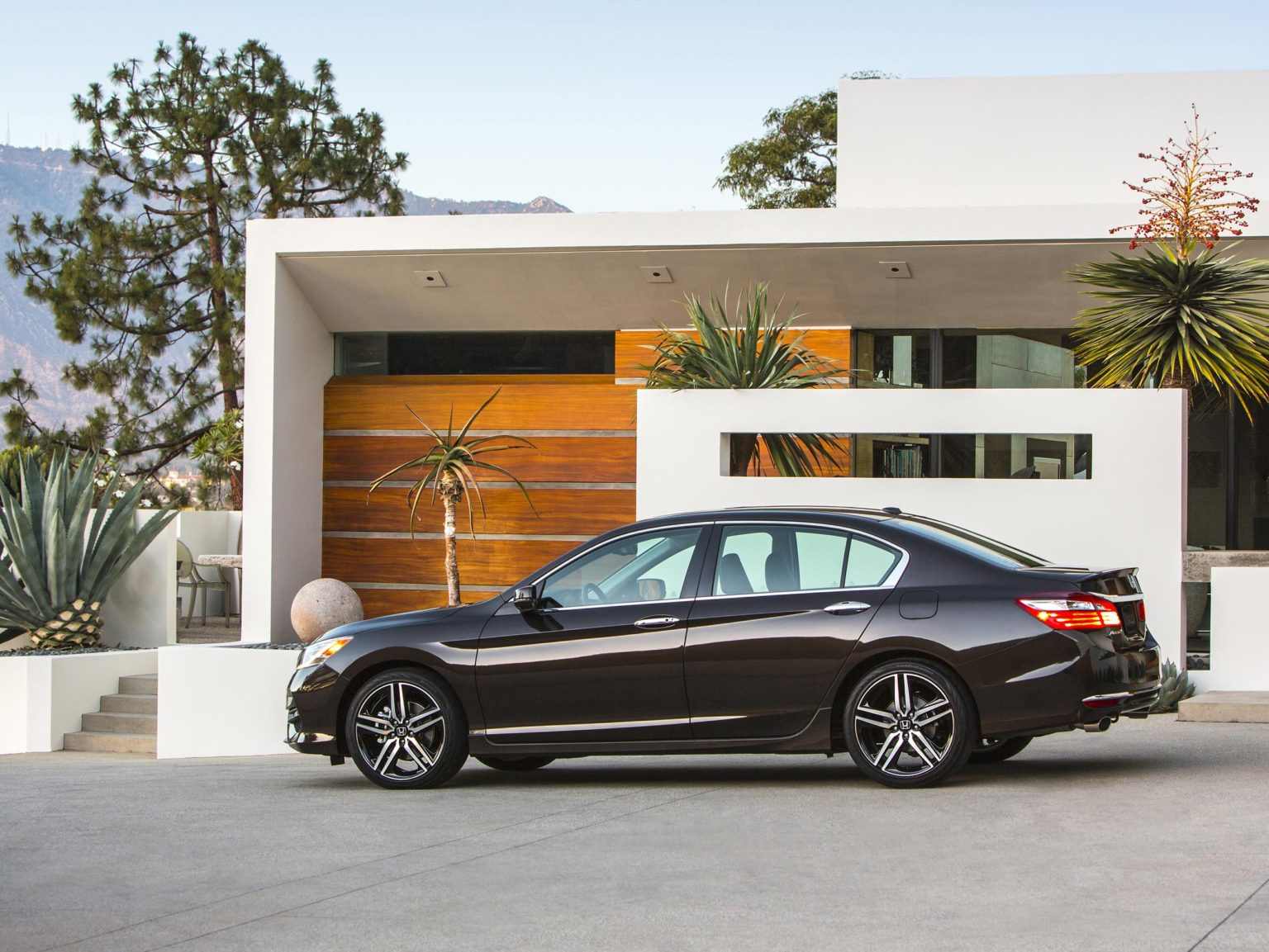 The 2016 Honda Accord can be found on the new online shopping website.