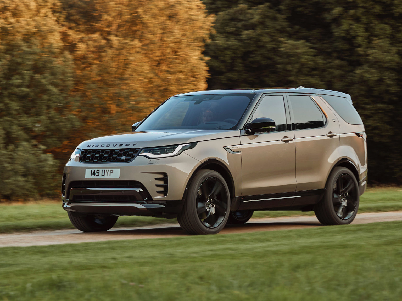 The Land Rover Discovery has been giving a thorough refresh for the 2021 model year