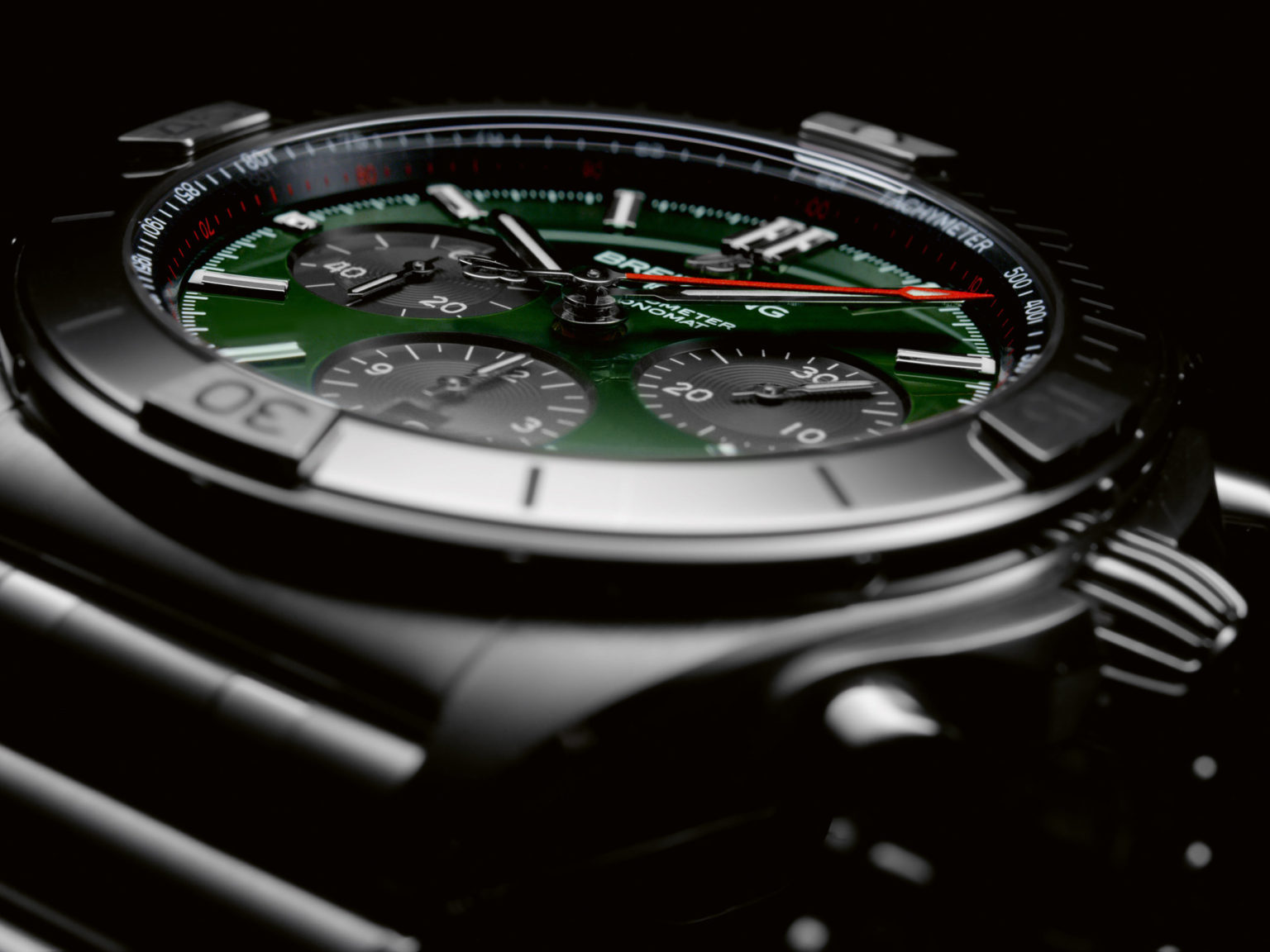 A new watch celebrates the 17th anniversary of Bentley and Breitling working together.