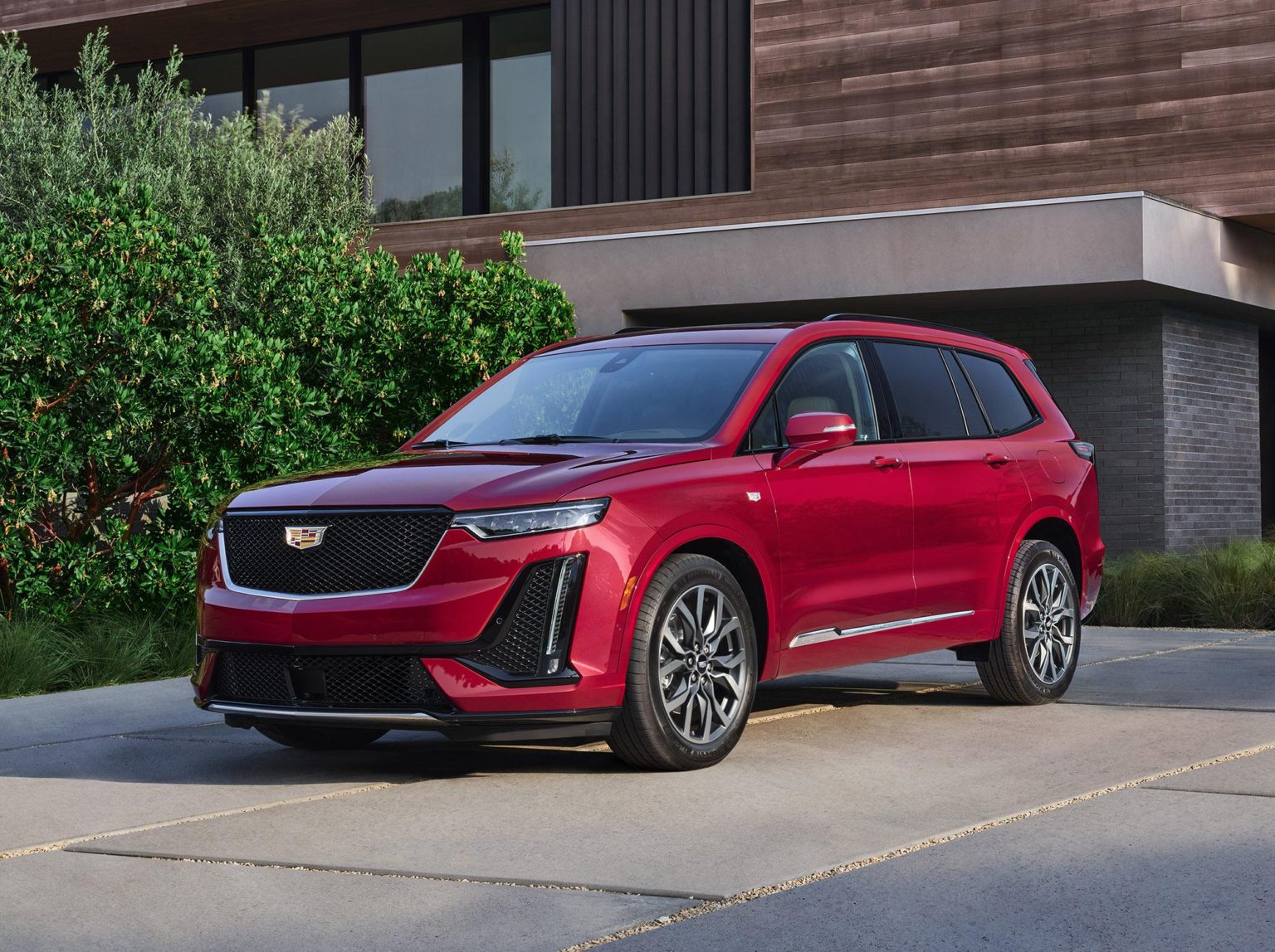 The 2021 Cadillac XT6 has familiar familial design attributes, inside and out.
