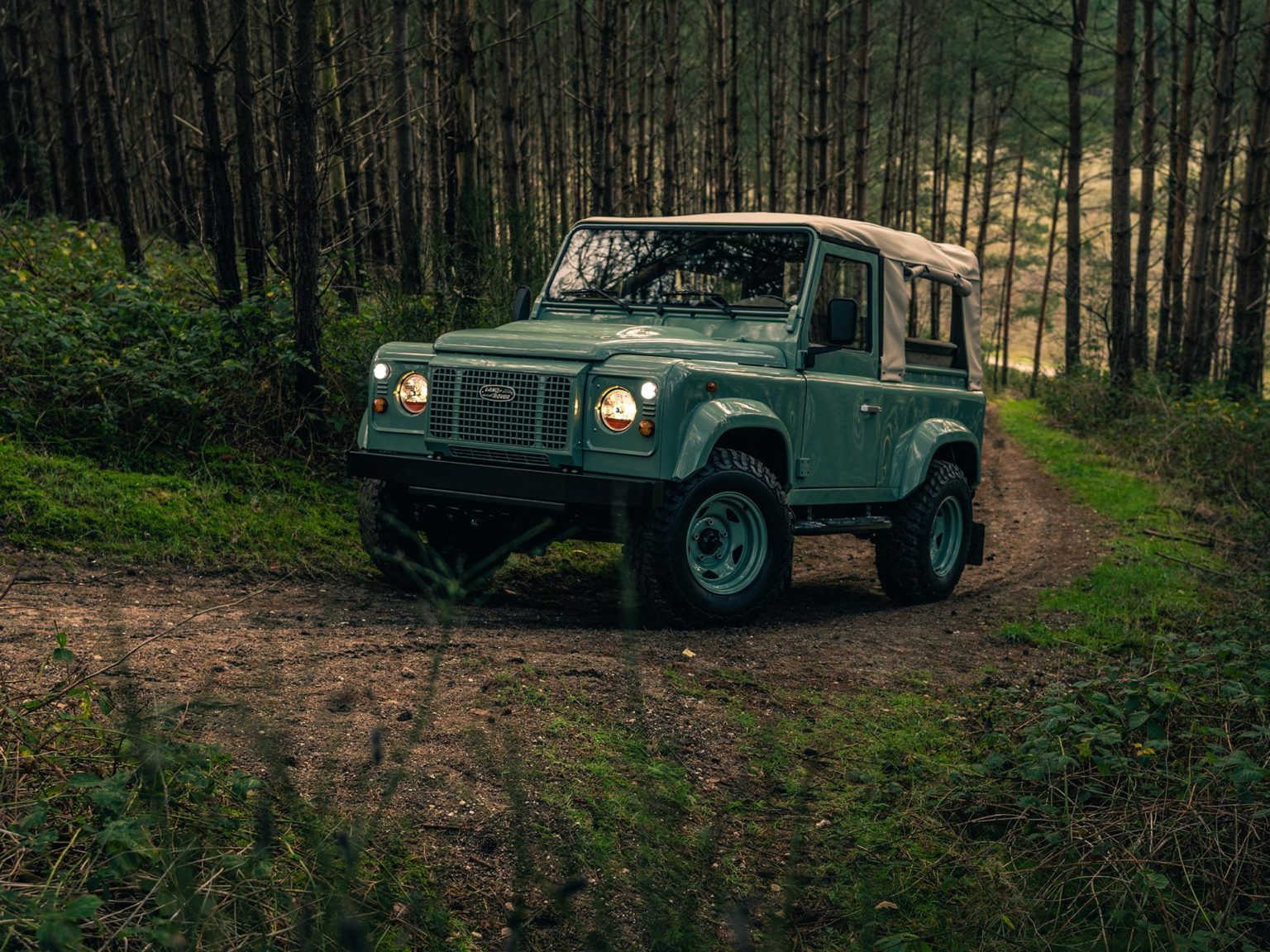 Heritage Customs offers a bespoke take on the vintage Land Rover Defender.