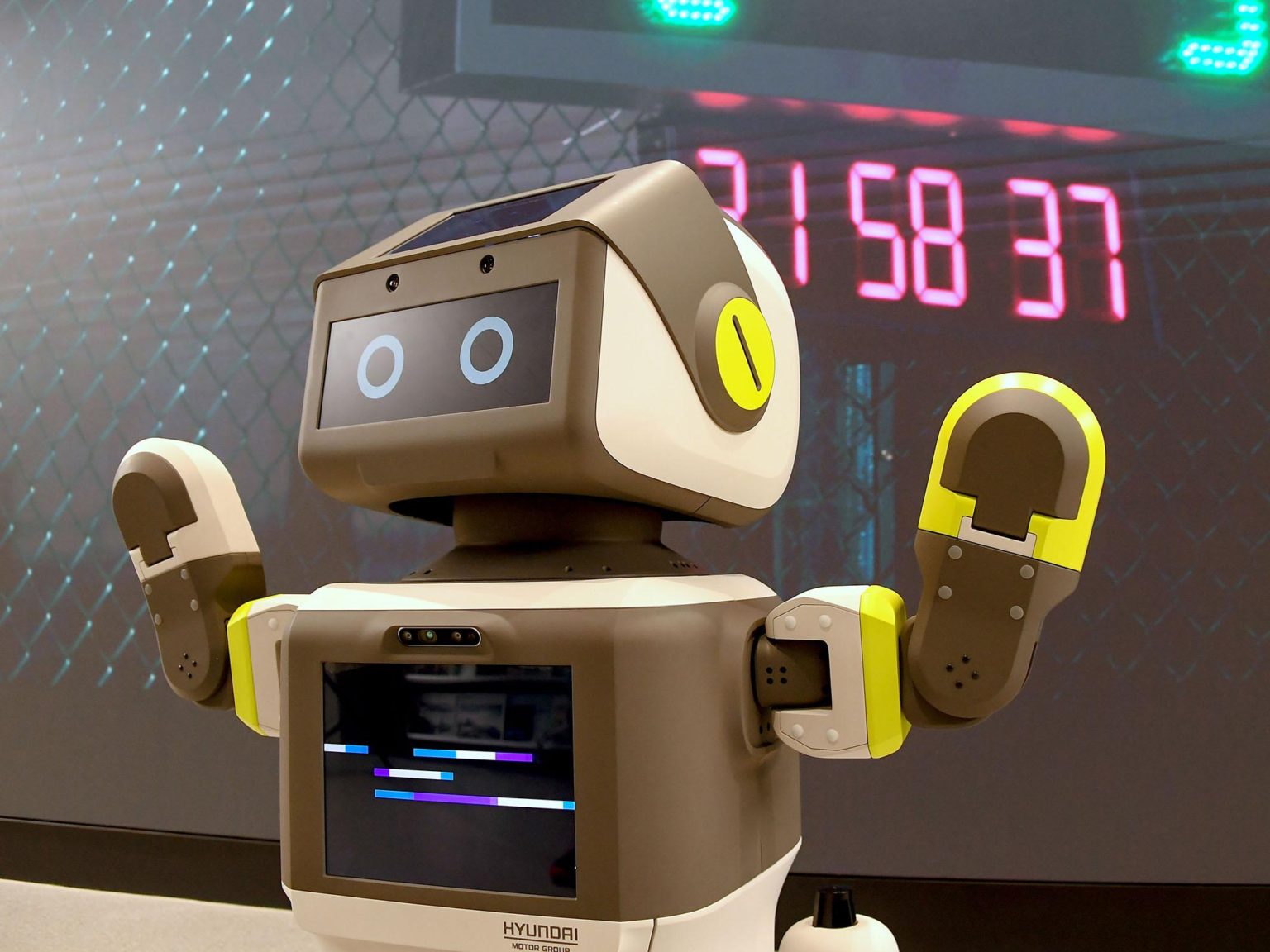 A new robot is helping with customer service at one Hyundai store in South Korea as part of a trial program.