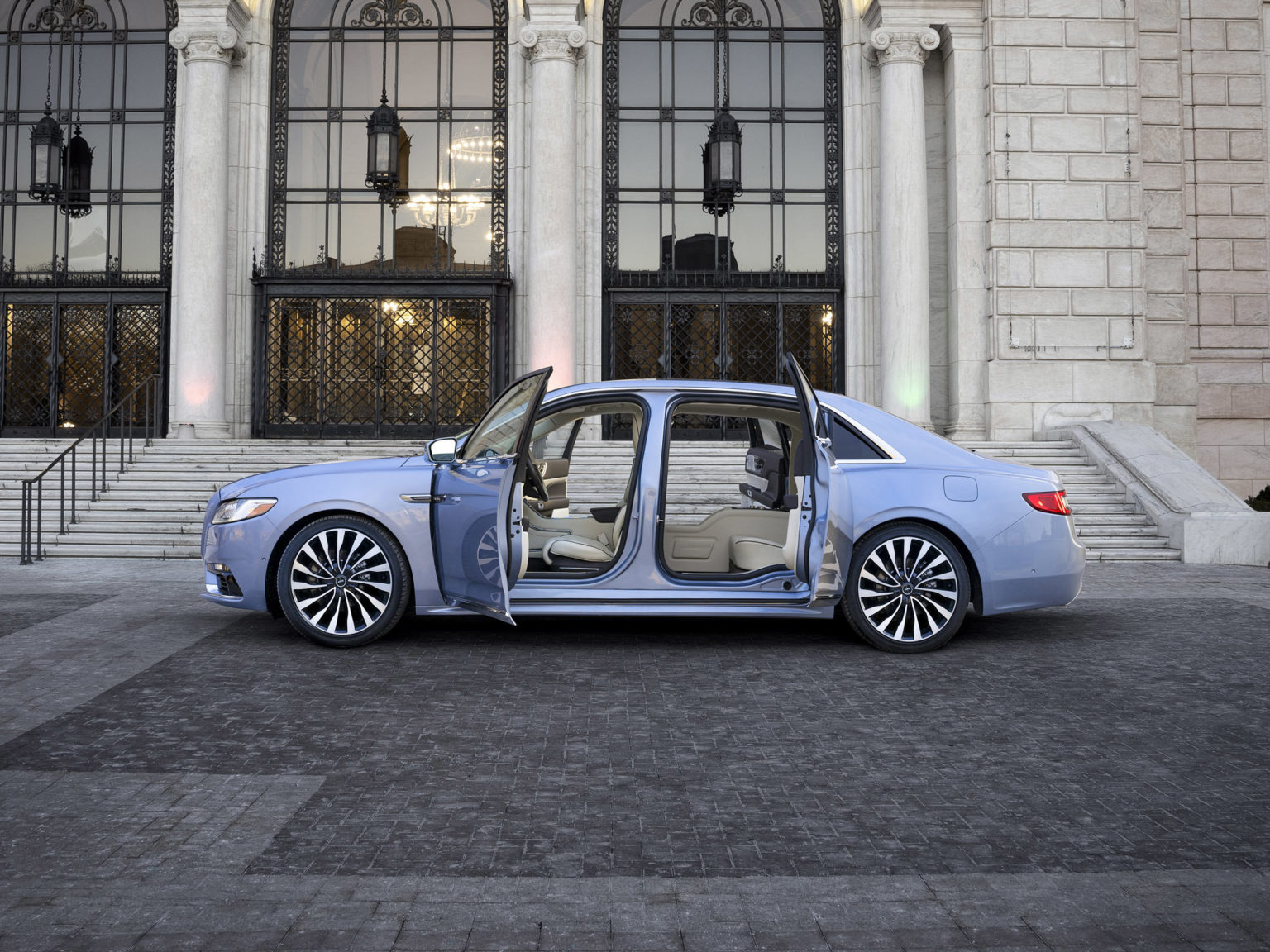 Lincoln recently signaled that the Continental was nearing the end of its journey. Now it's been confirmed.