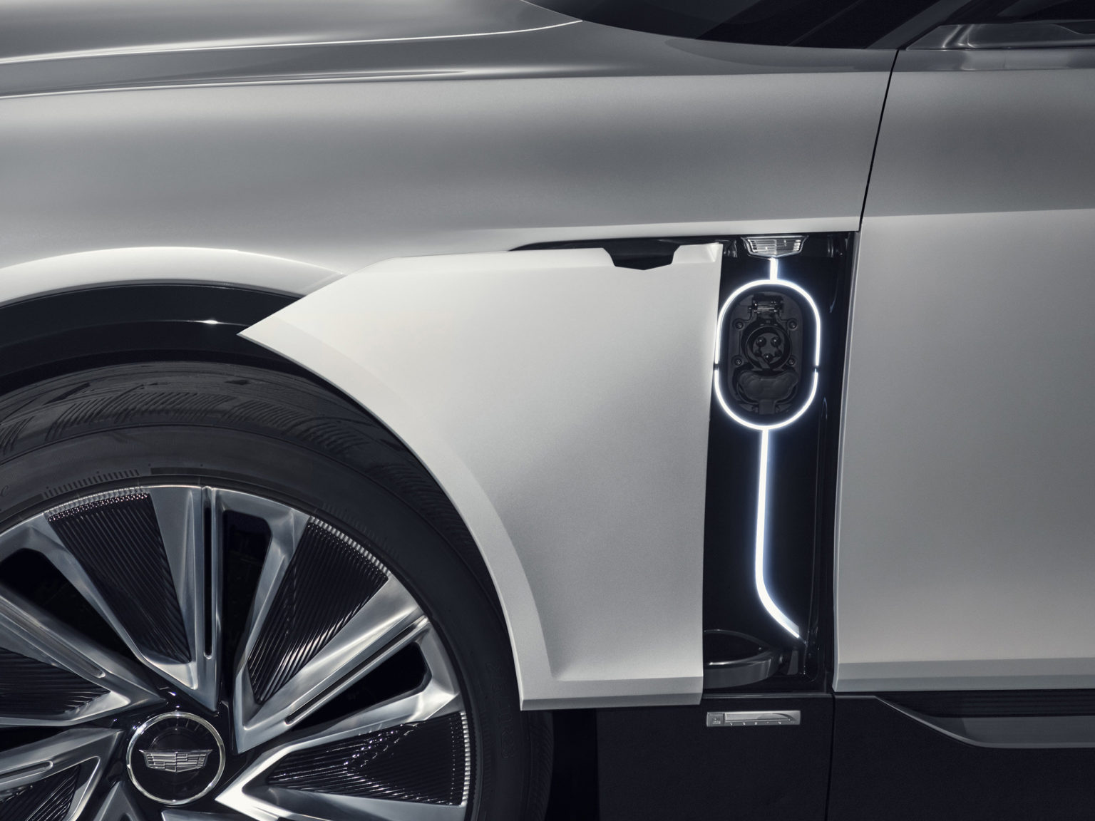 The Cadillac Lyris is an all-electric SUV. Based on this new photo, we now know where the model's plug is.