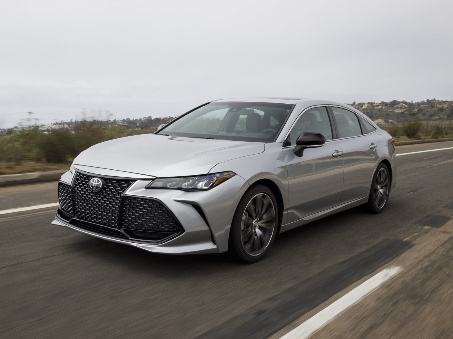 The 2020 Toyota Avalon XSE pictured here is the non-hybrid variant of the model. It features a nearly identical features list.