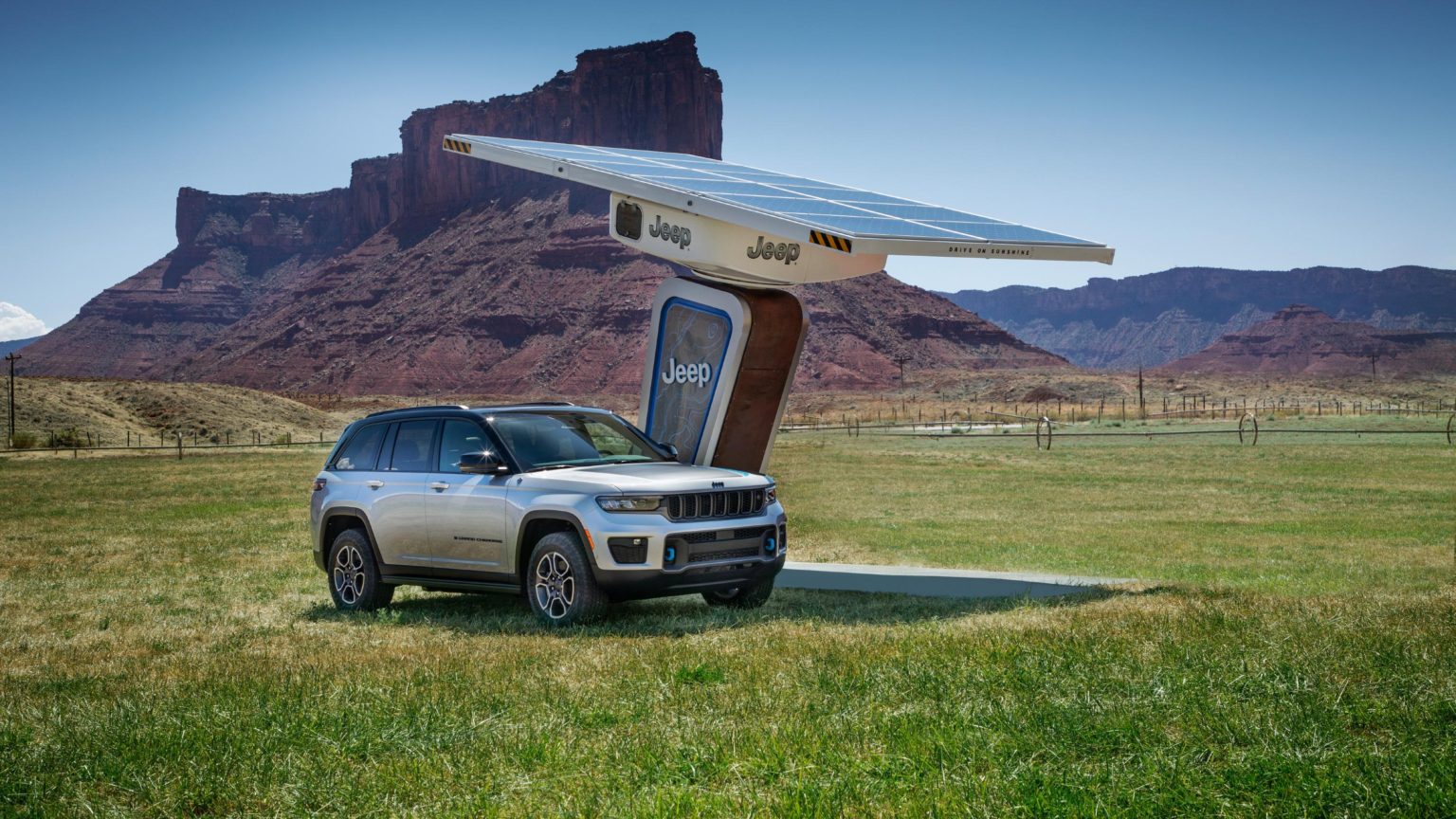 The Grand Cherokee gets a plug-in powertrain for the first time.