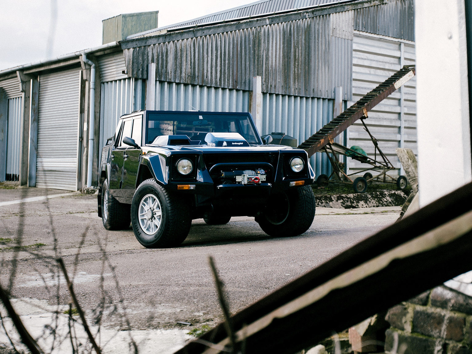 After a failed restoration, Lamborghini LM002 once driven on 'Top Gear' by  The Stig is reborn - Your Test Driver