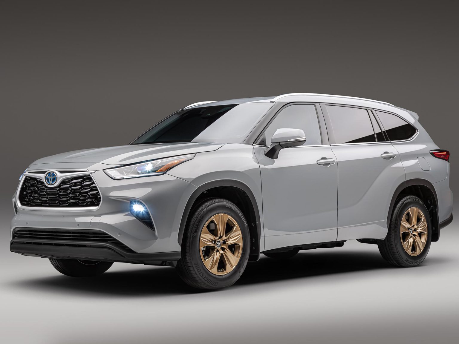 The 2022 Toyota Highlander Hybrid Bronze Edition is a fresh addition to the company's lineup.